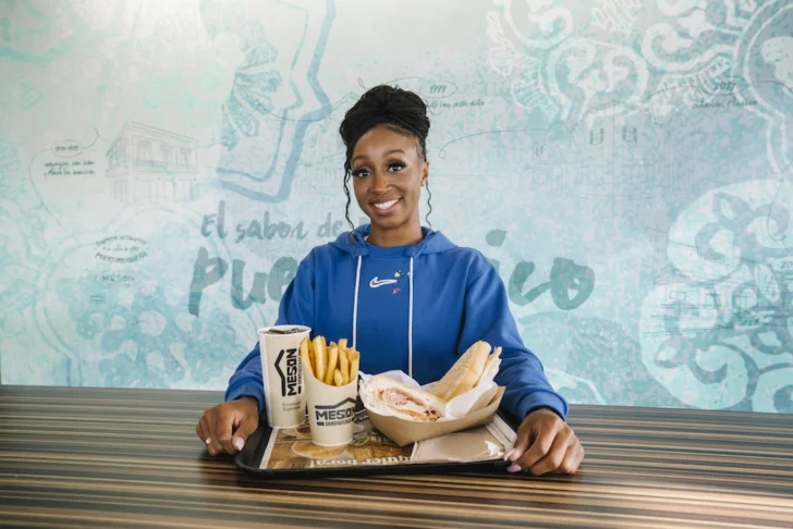 Mesón Sandwiches y medallista olímpica Jasmine Camacho crean equipo extraordinario