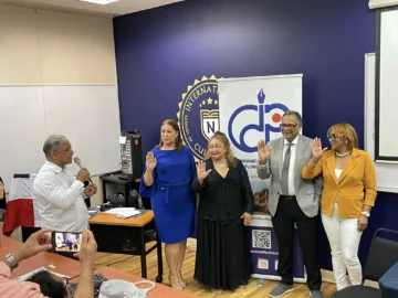Periodistas dominicanos juramentan directivos en Orlando Periodistas dominicanos juramentan directivos en Orlando