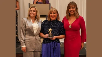 Reconocen a Gheidy de la Cruz como “Profesional del año 2023” en Orlando Reconocen a Gheidy de la Cruz como “Profesional del año 2023” en Orlando