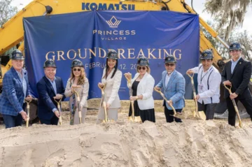 Princess Village en Kissimmee Celebra Histórica Ceremonia de Colocación de Primera Piedra