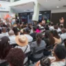 Charla “Tejiendo Esperanza” reúne a decenas de sobrevivientes del Jet Set en un espacio de sanación integral en Santo Domingo