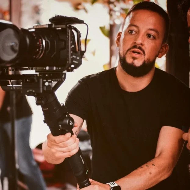 Lucho Muñoz: talento colombiano que da color y alma a grandes producciones internacionales