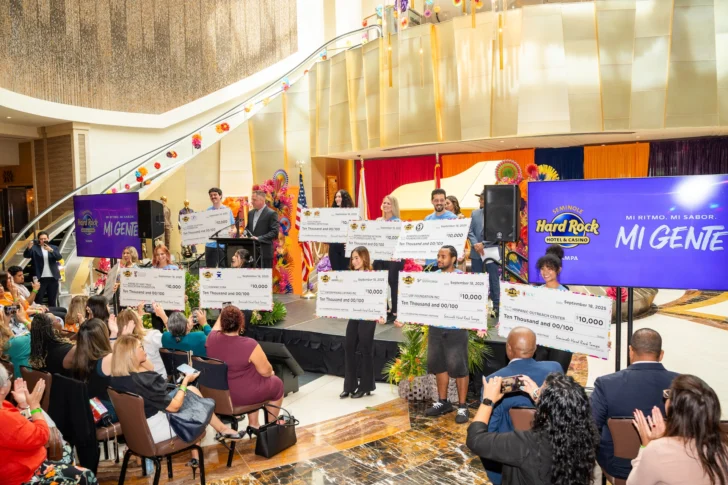 Seminole Hard Rock Tampa Honra el Mes de la Herencia Hispana Donación de $100,000 a Organizaciones Comunitarias Hispanas Locales