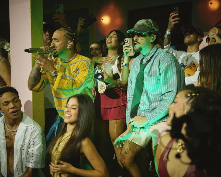 Ozuna brilla como invitado especial en la histórica residencia de Bad Bunny
