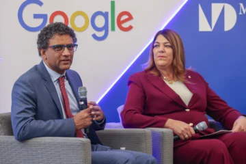 Google dona $2 millones al Miami Dade College para impulsar la enseñanza de inteligencia artificial en todo EE. UU. Google dona $2 millones al Miami Dade College para impulsar la enseñanza de inteligencia artificial en todo EE. UU.
