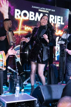 Un regreso imparable: Robmariel Olea deslumbra en su relanzamiento musical en Florida Un regreso imparable: Robmariel Olea deslumbra en su relanzamiento musical en Florida